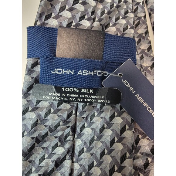 John Ashford Men’s 100% Silk Tie Gray Silver 3D Geometric Cube Pattern Classic D - Picture 4 of 9